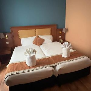 Habitación Estándar con 2 Camas Individuales